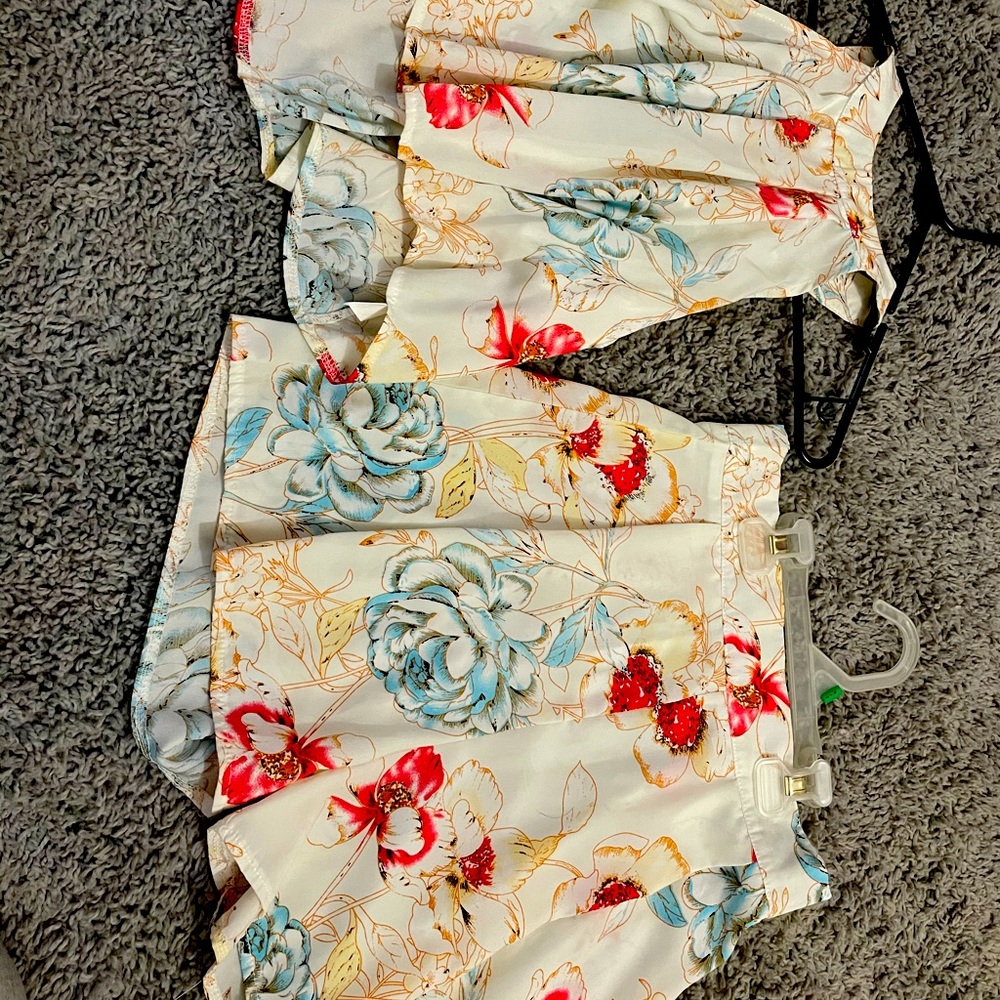 top & shorts - Picture 2 of 2